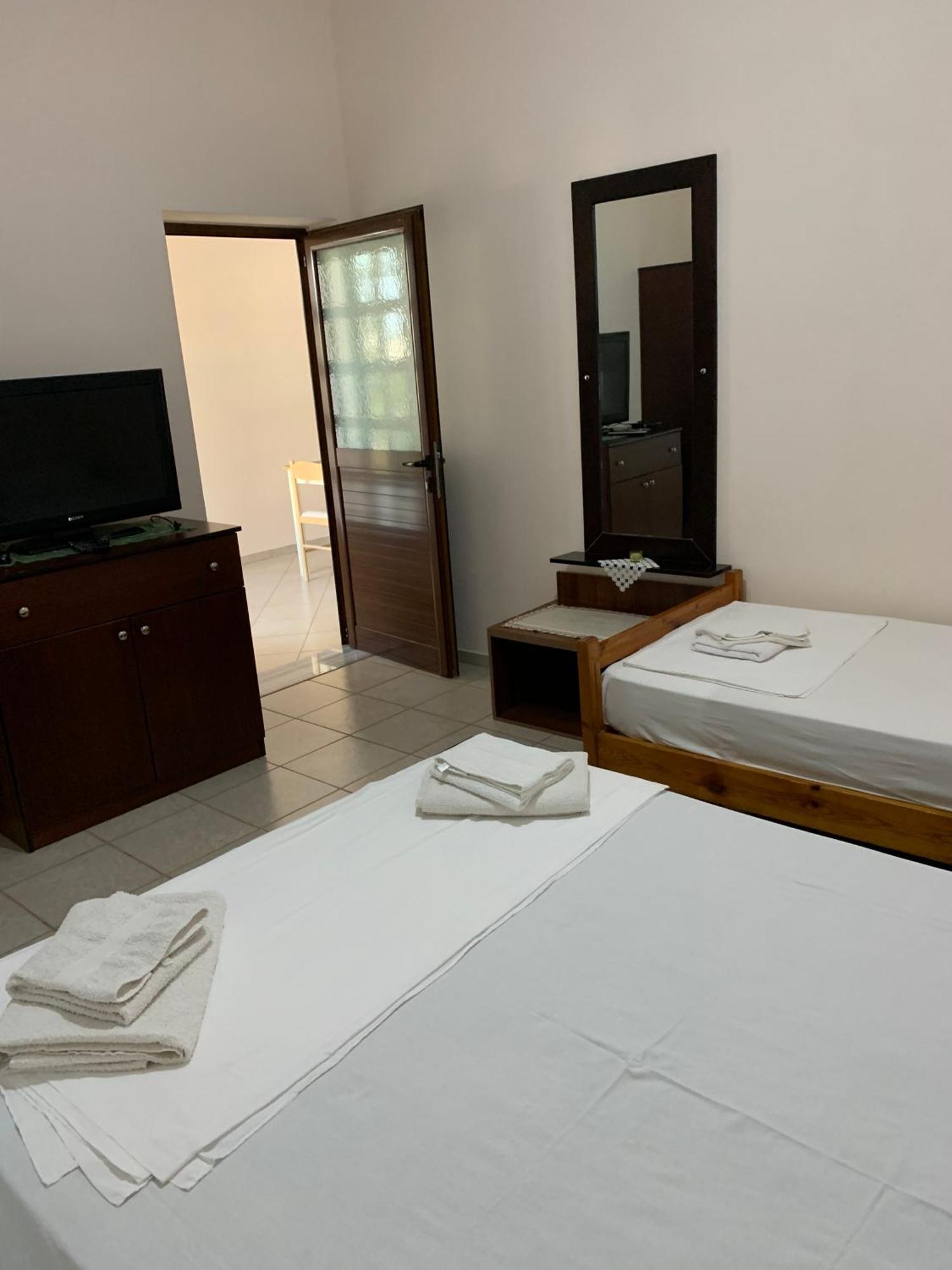 Ylli Cunaj Apartments Sarandë Eksteriør bilde